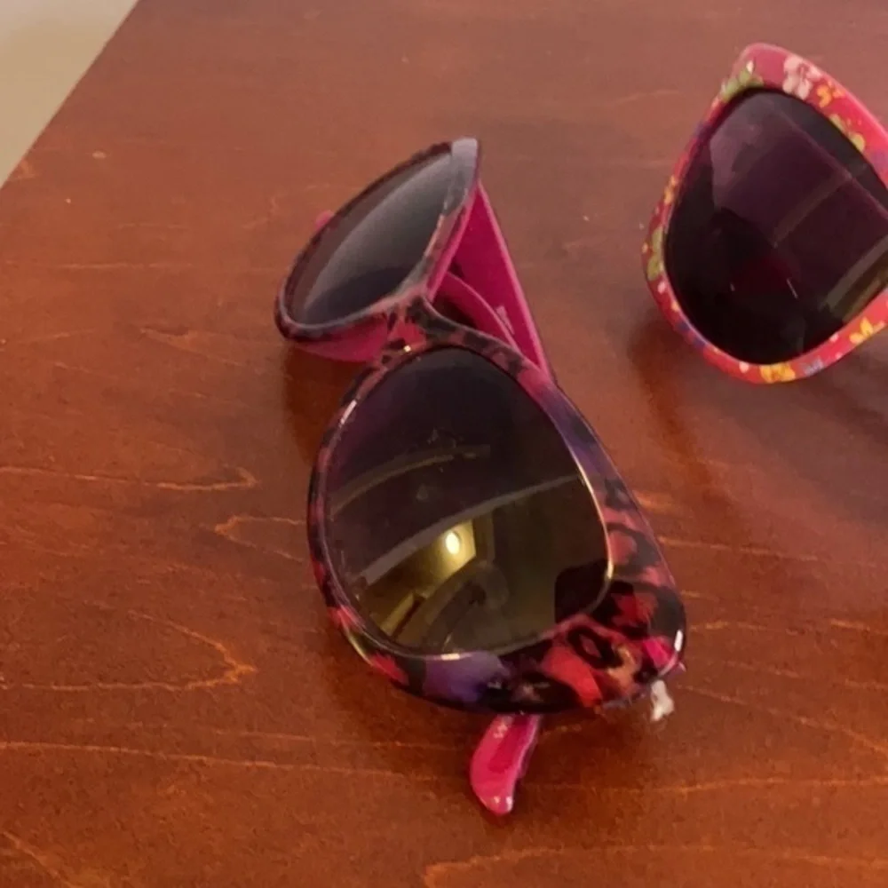 Justice glasses 2 pairs of girls sunglasses and dog case Pink
